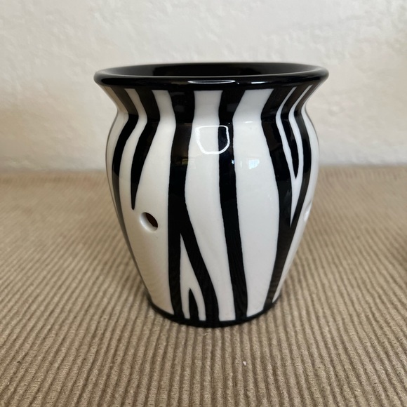 Scentsy wall warmer - Picture 2 of 4